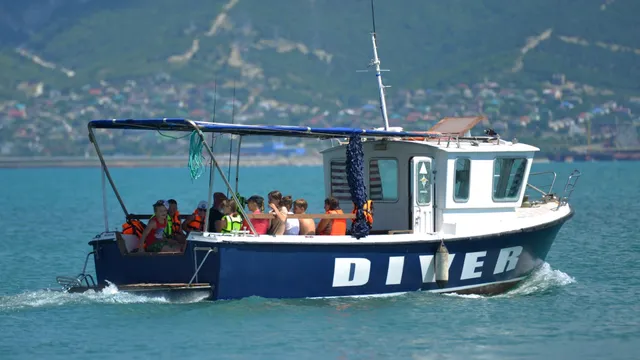 Прокат рыбацкого катера Diver (2 часа)